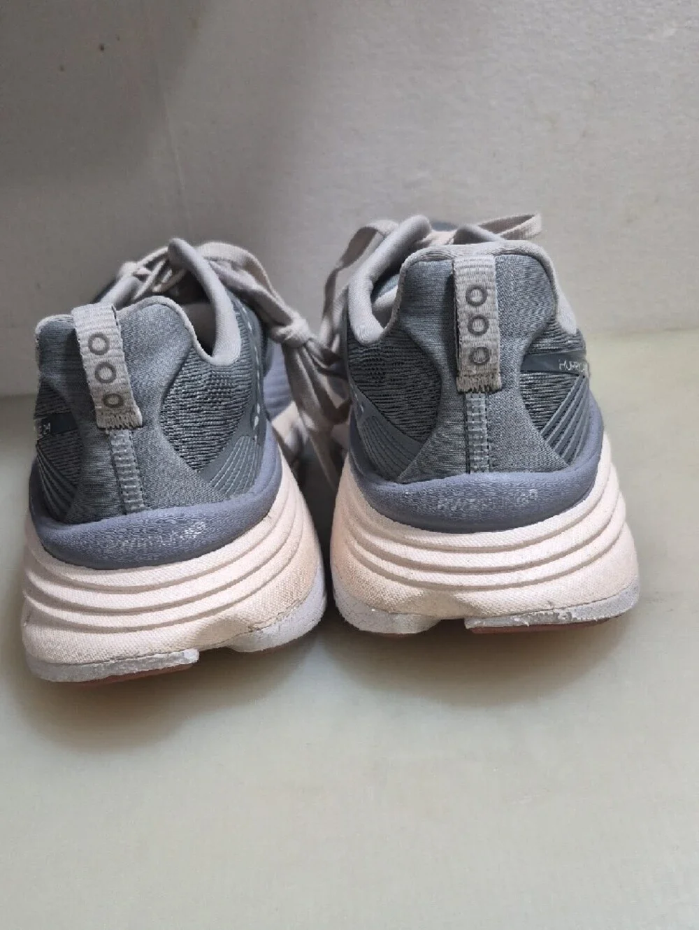 Saucony Women's Light Gray Athletic Running Shoes